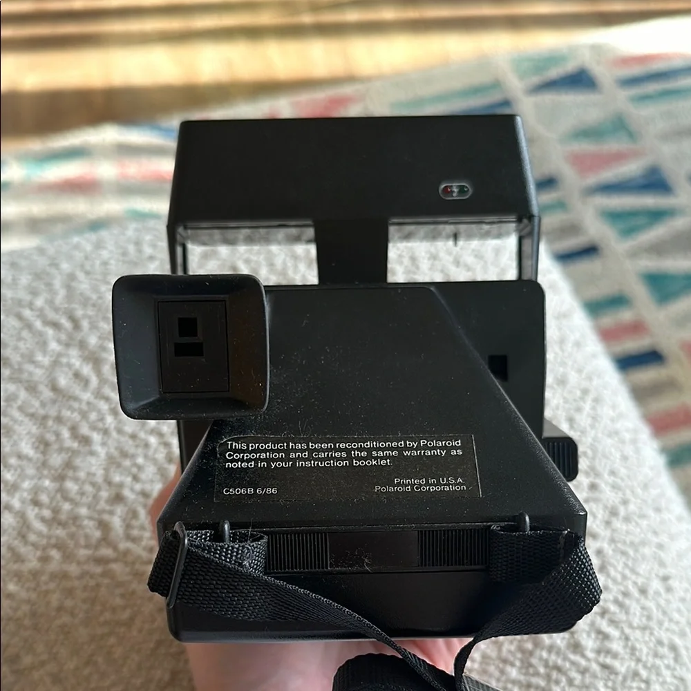 Polaroid Sun 600 Instant Camera - Black and Silver - Picture 2 of 4